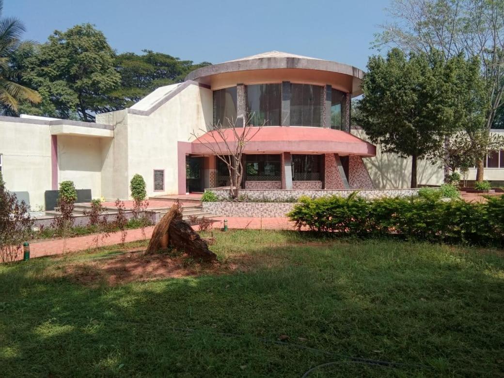 Kstdc Hotel Mayura Pavithra Yediyur Kunigal Exterior photo
