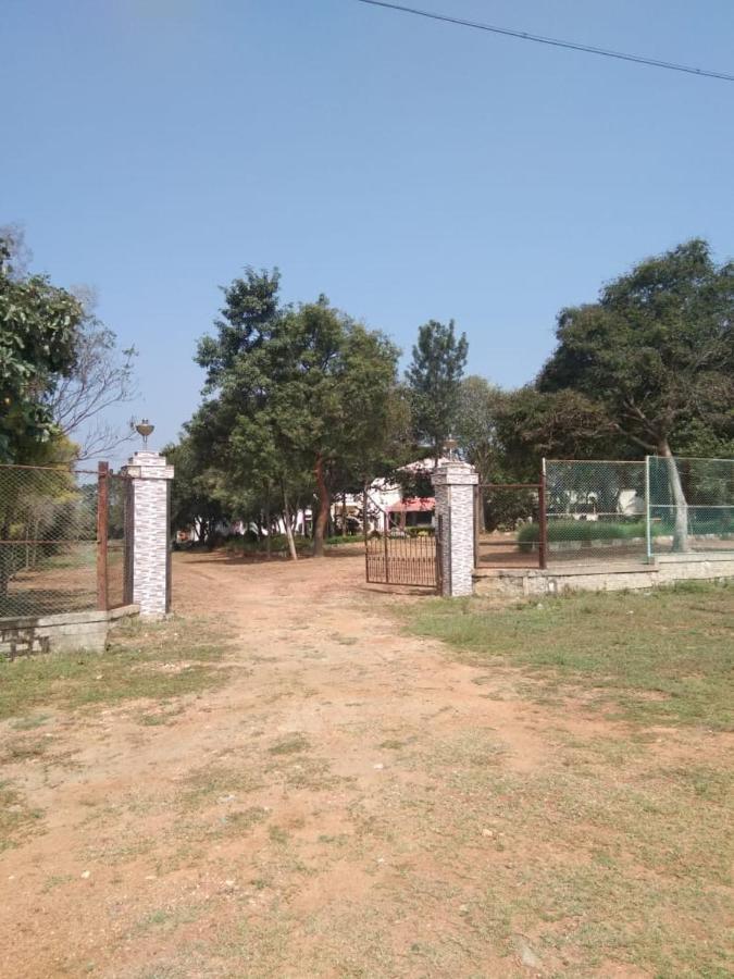 Kstdc Hotel Mayura Pavithra Yediyur Kunigal Exterior photo