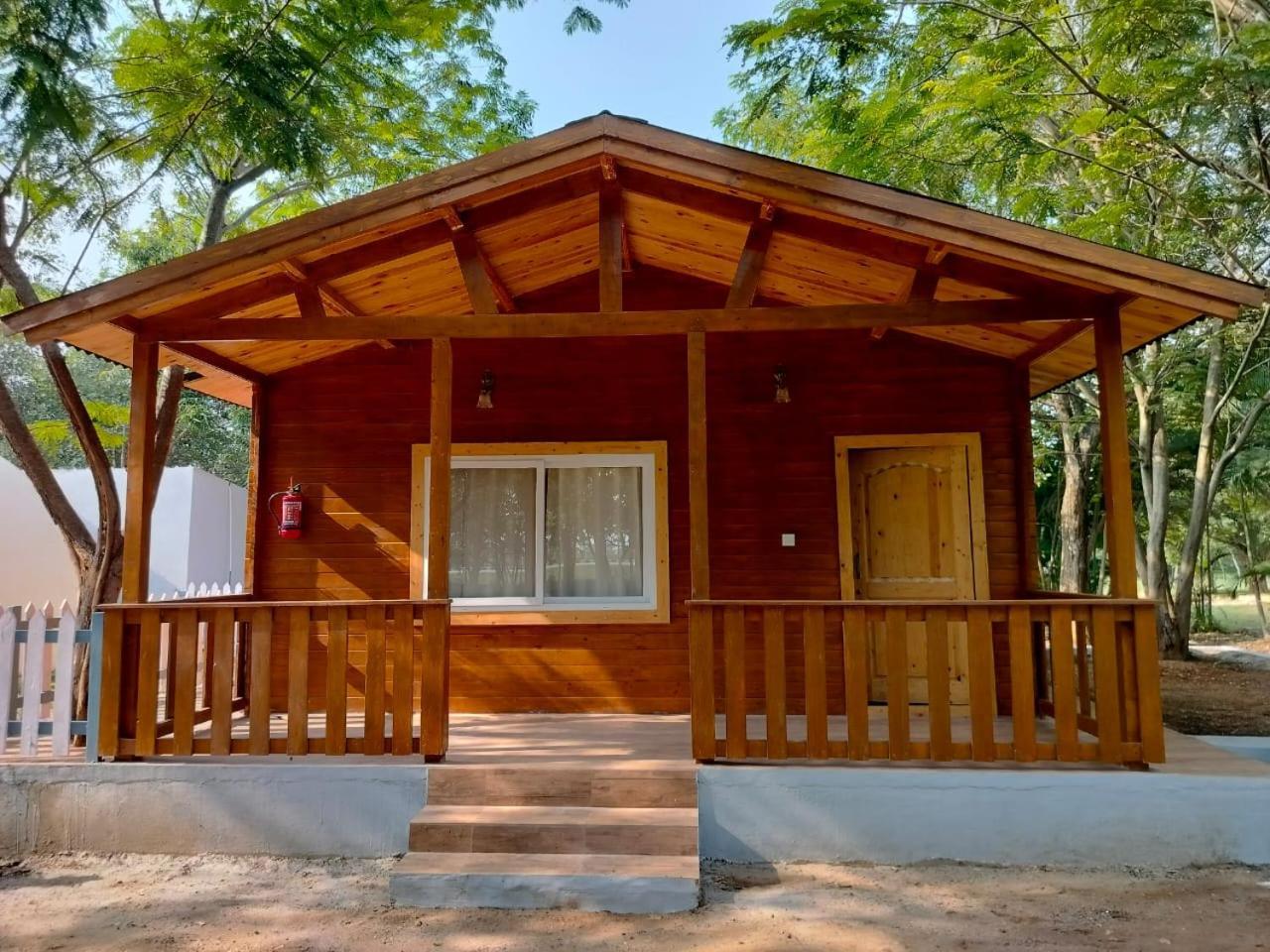 Kstdc Hotel Mayura Pavithra Yediyur Kunigal Exterior photo